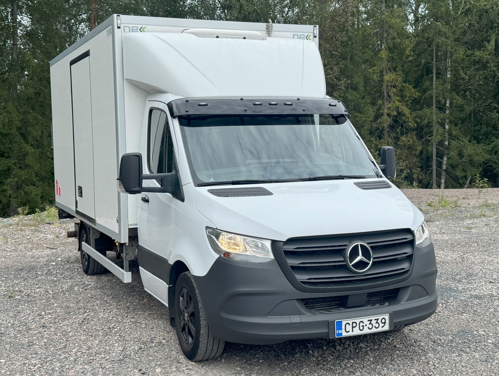 Sunvisor for Mercedes Sprinter 2006+ & Volkswagen Crafter 2006-2017 | 5 Position Lights