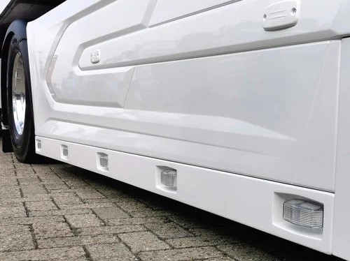 Sideskirtverlengers voor DAF XF/XG/XG+ | 5 Lampgaten voor Dubbelbranders
