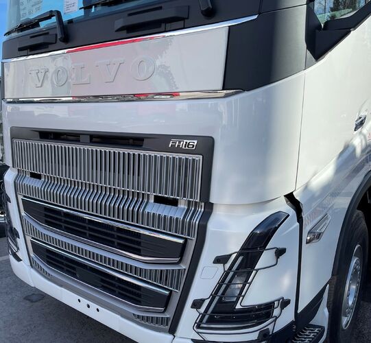 Front panel Volvo FH 4B/5 + Word 'VOLVO' | Matro Truck Accessories