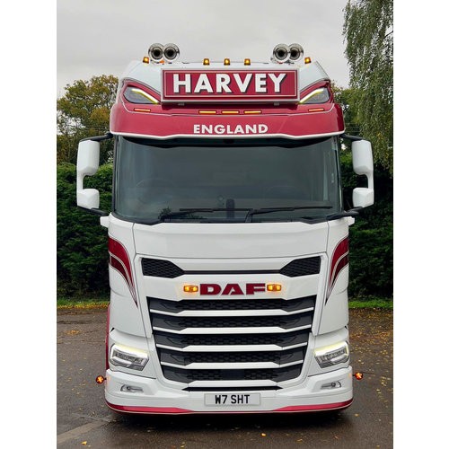 [7DFXFZKPLTYPE5L] Sunvisor for DAF XG+ - 5 Lightholes
