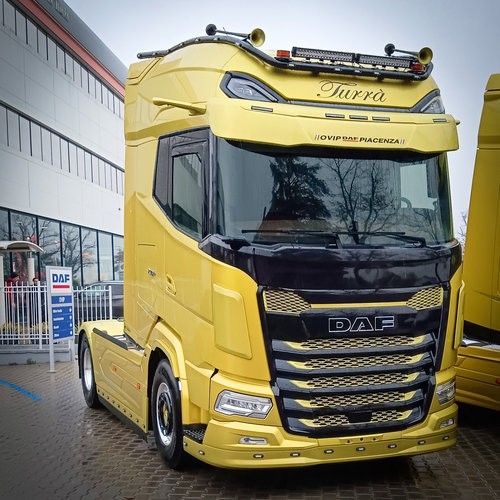 [7DFXFZKTYPE5L] Sunvisor for DAF XF/XG - 5 Lightholes