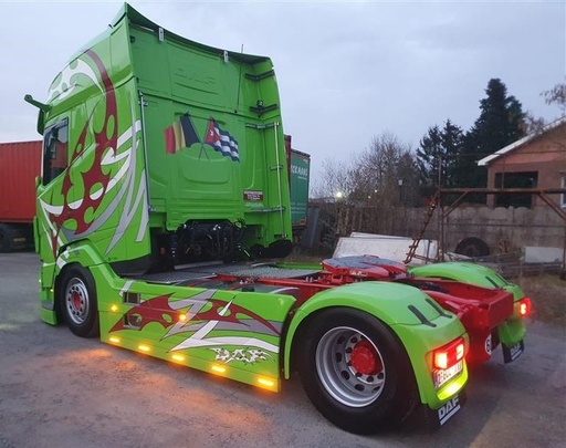 [2DFXFXGZV5LED] Sideskirts Extender for DAF XF/XG/XG+ with 5 Lampholes for LED Lights