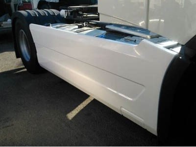 [25818480] Sideskirts for Volvo FH4 | Wheelbase 3800mm | Ladder next to Tank